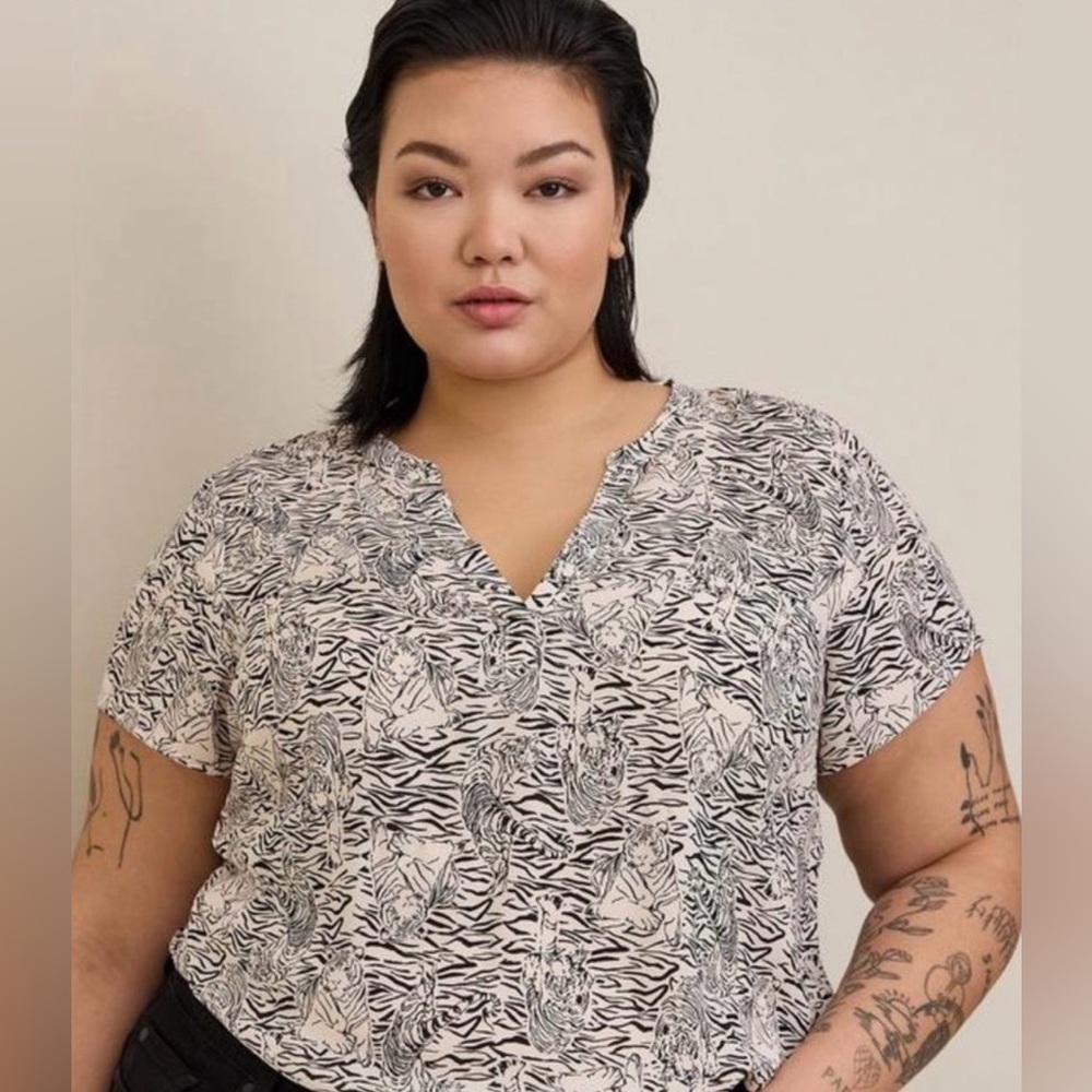🐯 Torrid Hi-Lo Tiger Print Top size 6X - Picture 2 of 11
